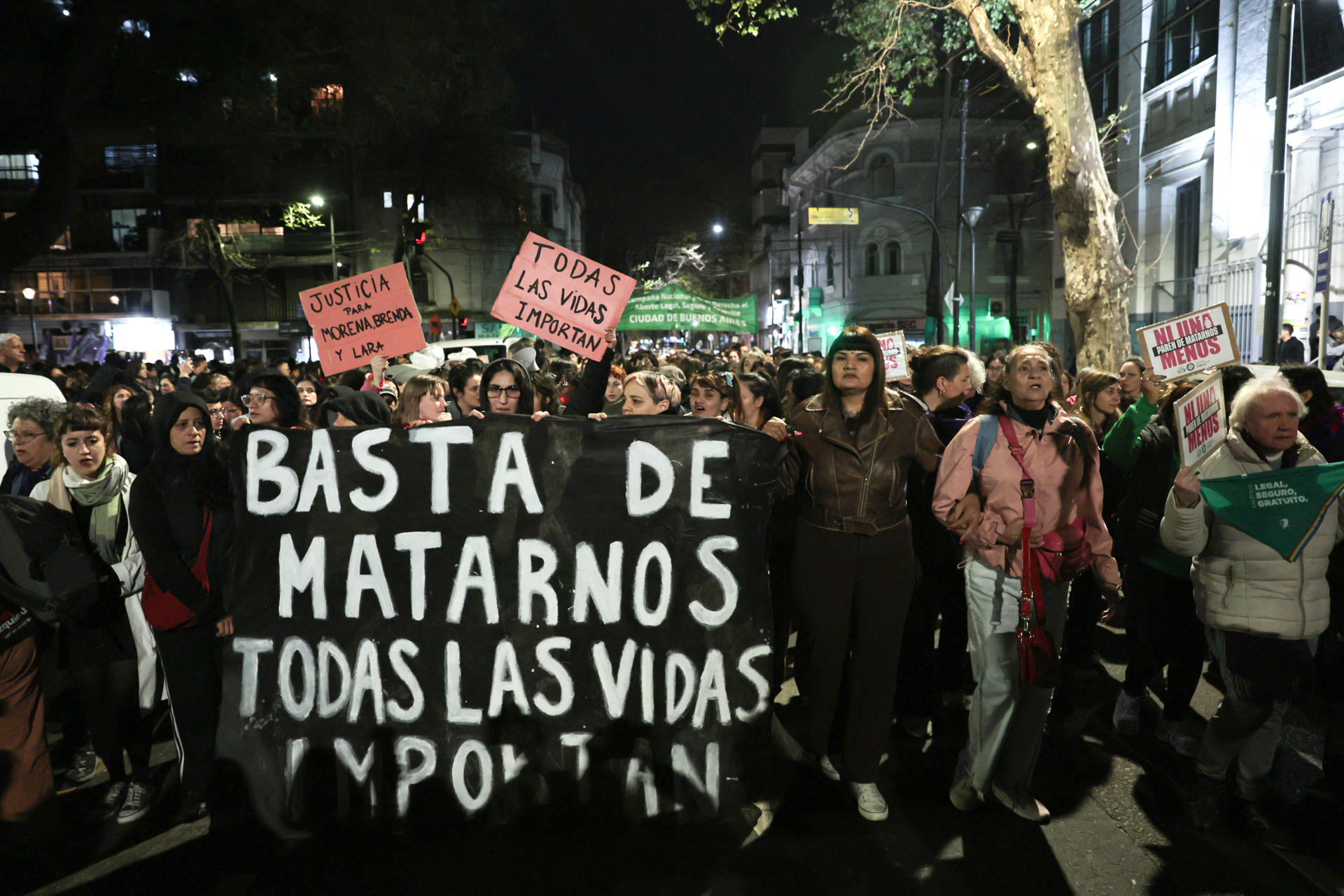 Asesinato de tres mujeres transmitido en vivo en redes conmociona Argentina