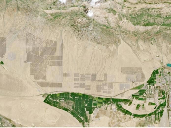 China cubre sus desiertos con paneles solares para alimentar su economía