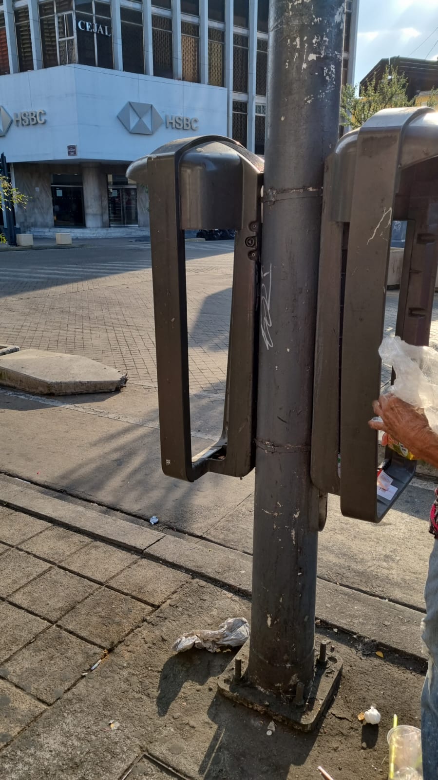Retiran papeleras de basura en Guadalajara; solo evalúan reponerlas en el Centro Histórico