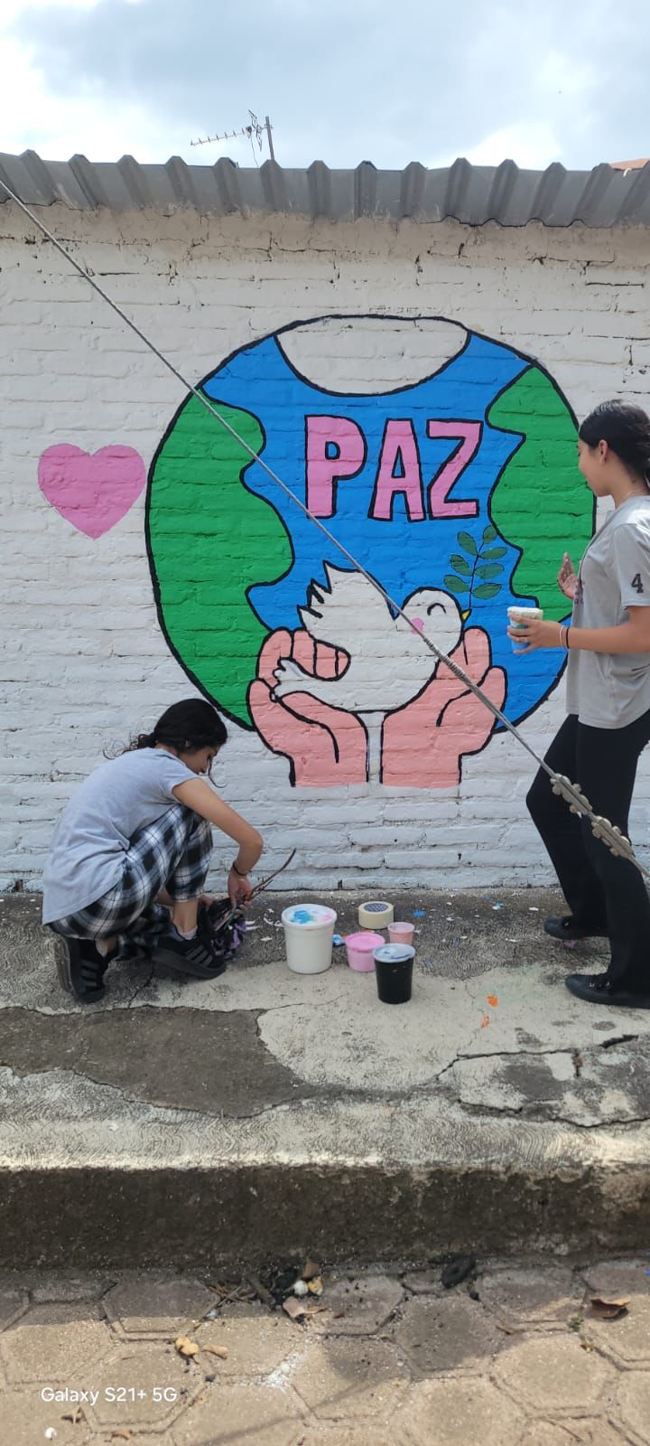 Estudiantes de Juanacatlán y el Salto presentan a la Presidenta Claudia Sheinbaum su mural por la ecología y la paz
