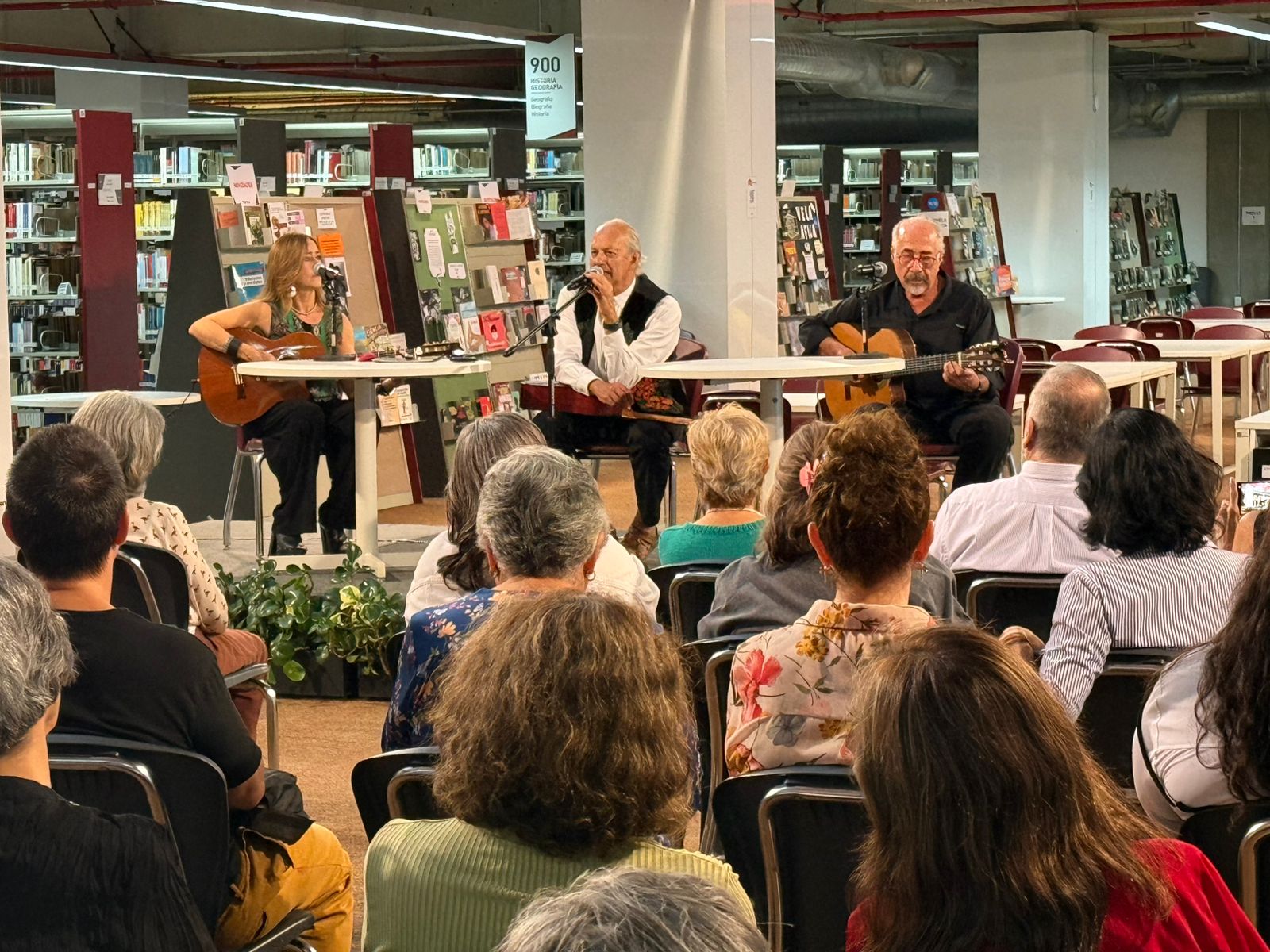 Paco Padilla rinde homenaje a la literatura jalisciense en la Biblioteca Pública