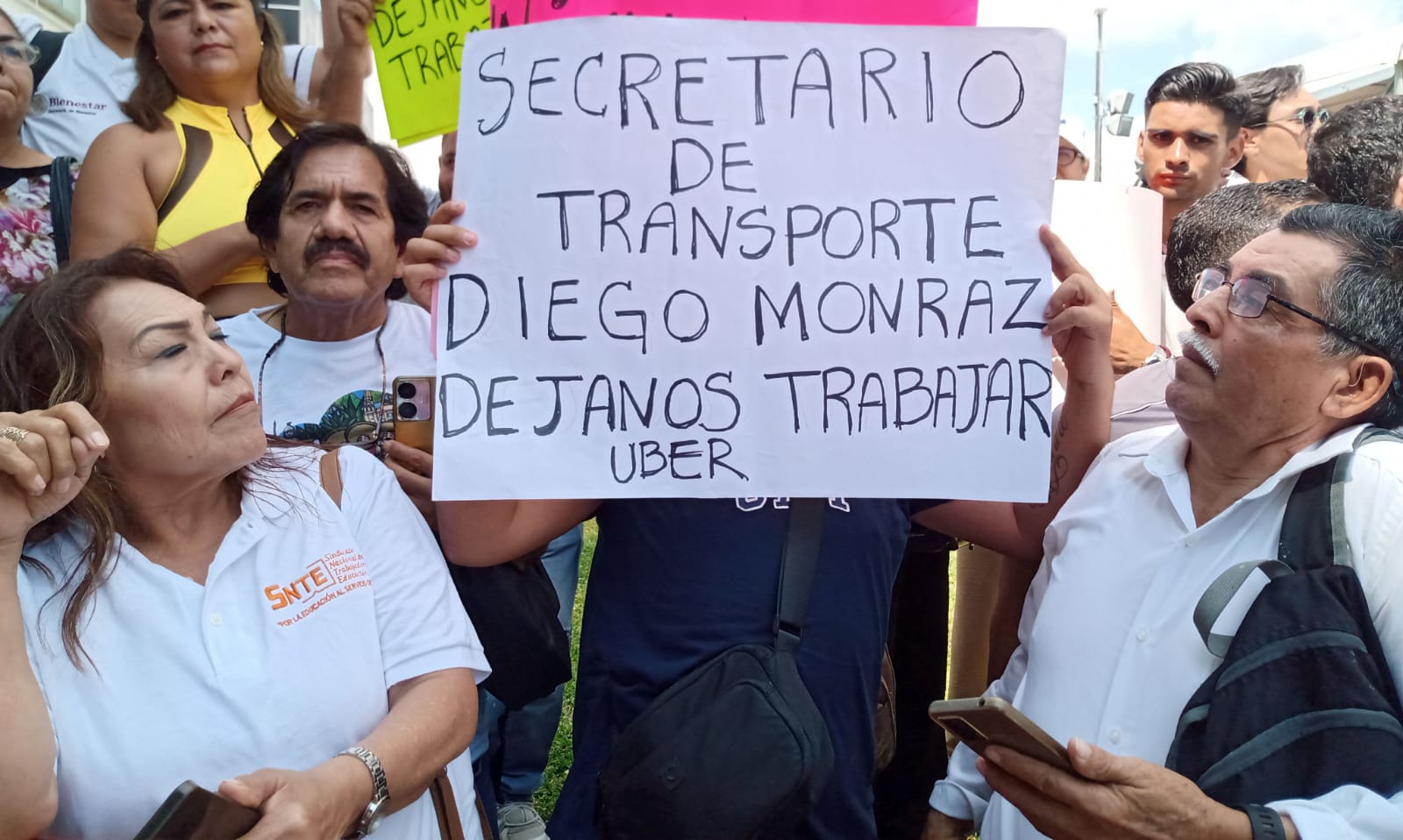 Acuden manifestaciones diversas al informe de Claudia Sheinbaum
