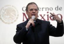 México elimina beneficios fiscales a dos empresas por irregularidades en importar acero.