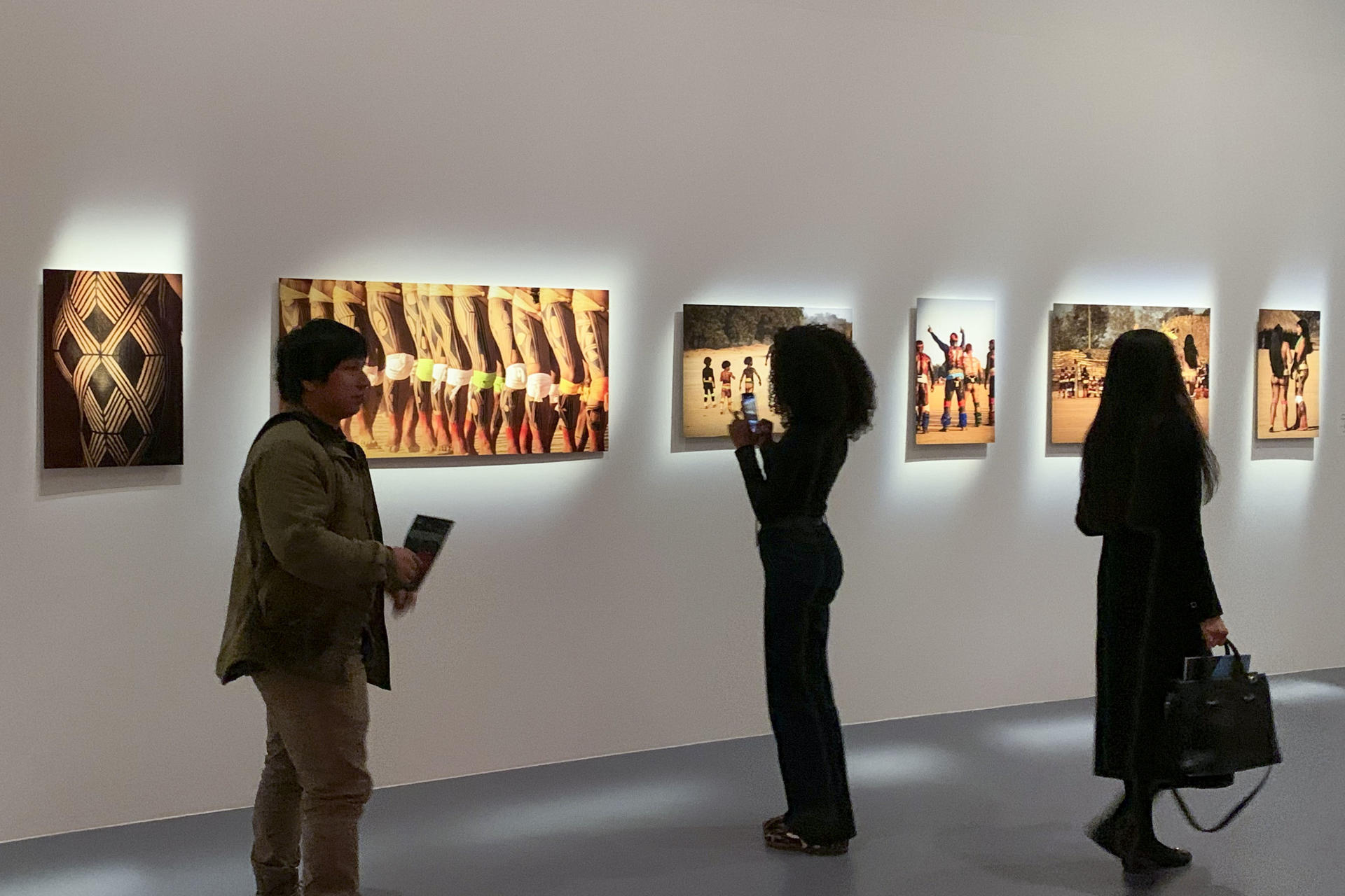 París explora los futuros posibles de la Amazonia a través del arte autóctono