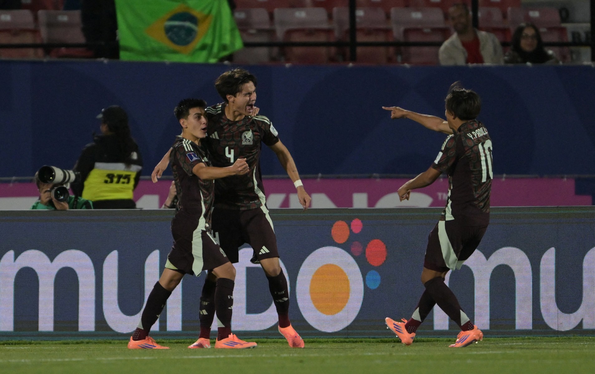 Una Chile sin gol busca seguir avanzado ante el México del goleador Gilberto Mora Una Chile sin gol busca seguir avanzado ante el México del goleador Gilberto Mora