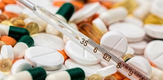 Trump y Pfizer anuncian un acuerdo para bajar los precios de medicamentos en EEUU
