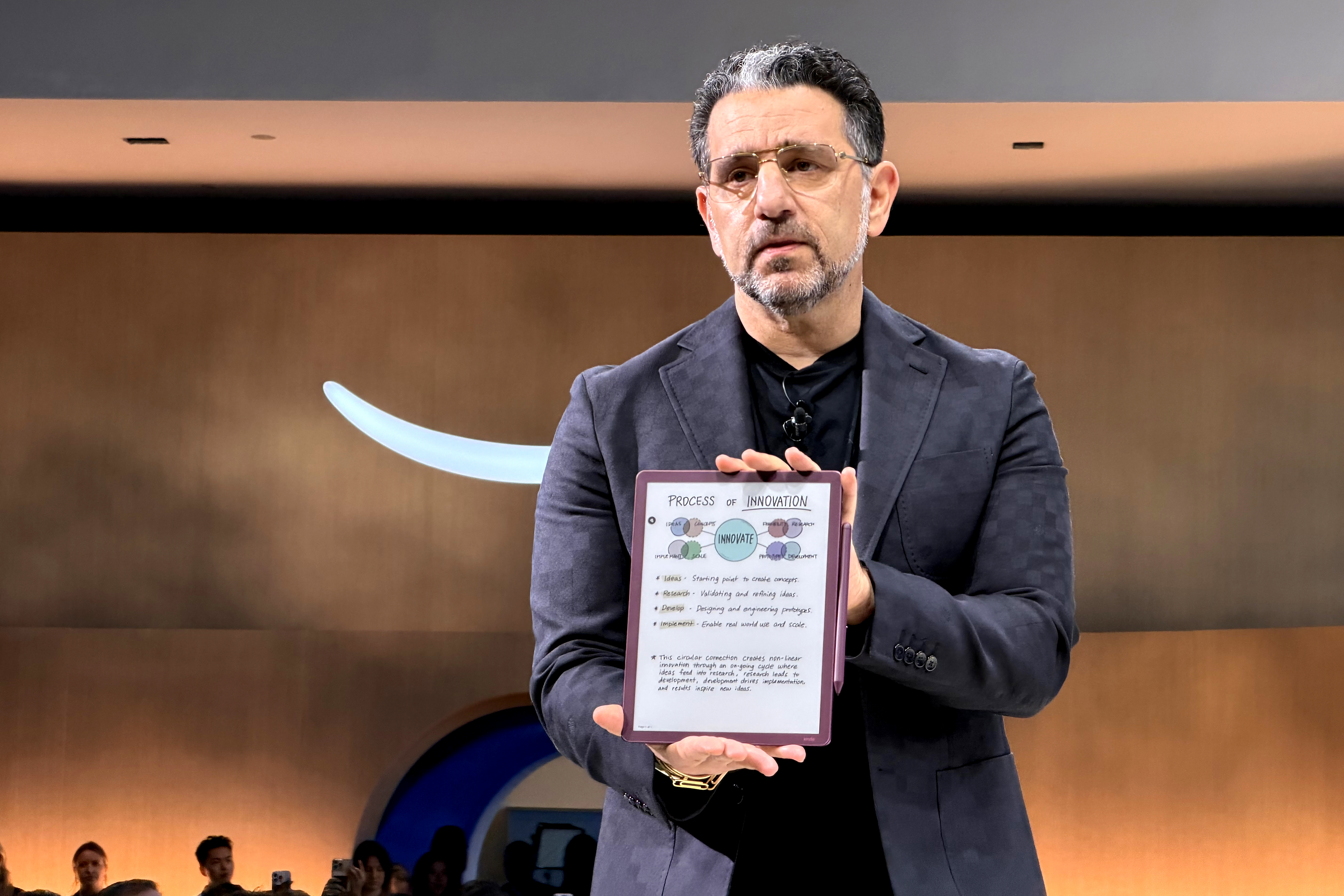 Amazon lanza un nuevo Kindle Scribe más grande, ligero y, por primera vez, a color