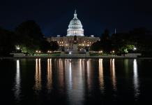 EEUU entra en parálisis presupuestaria sin solución a la vista