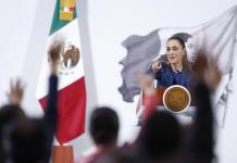 Sheinbaum llama a “cumplirle al pueblo” de México al celebrar su primer año