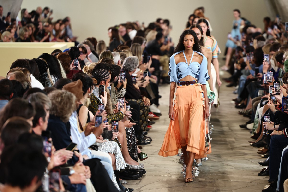 Rabanne presenta en París una colección con aires de playa