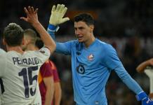 El arquero del Lille ataja tres penales en juego de la Europa League