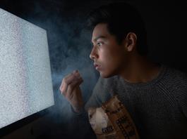 Un siglo despu&eacute;s de su creaci&oacute;n, la televisi&oacute;n innova para competir con los celulares