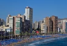 Benidorm inventó el turismo de masas en la España de Franco y aún se congratula