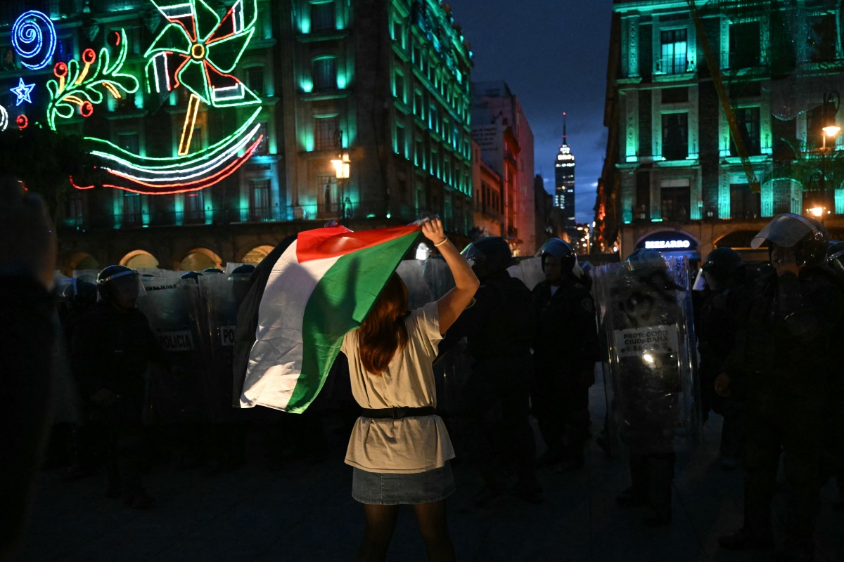 Apoyo a palestinos y disturbios marcan marcha por masacre de Tlatelolco en México