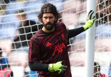 El arquero brasileño del Liverpool Alisson Becker estará de baja varias semanas