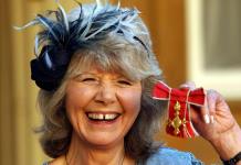 Muere con 88 años la autora británica Jilly Cooper, reina de los romances de clase alta