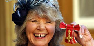 Muere con 88 años la autora británica Jilly Cooper, reina de los romances de clase alta
