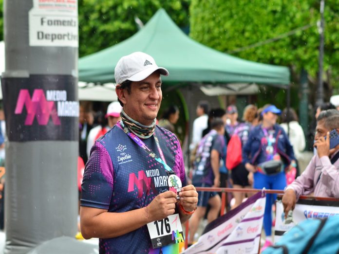 Participan alrededor de 600 personas en el medio maratón de Zapotlán
