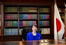 Takaichi se perfila como la primera mujer jefa del Gobierno en Japón, pero no es una feminista