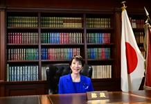 Primera ministra japonesa, criticada por alentar a trabajar mas horas, dice que solo duerme dos a cuatro horas