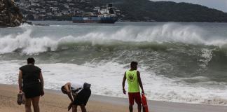 El huracán Priscilla se intensifica a categoría 2 mientras avanza por el Pacífico mexicano