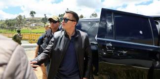 Presidente de Ecuador sale ileso de ataque a balazos a su caravana