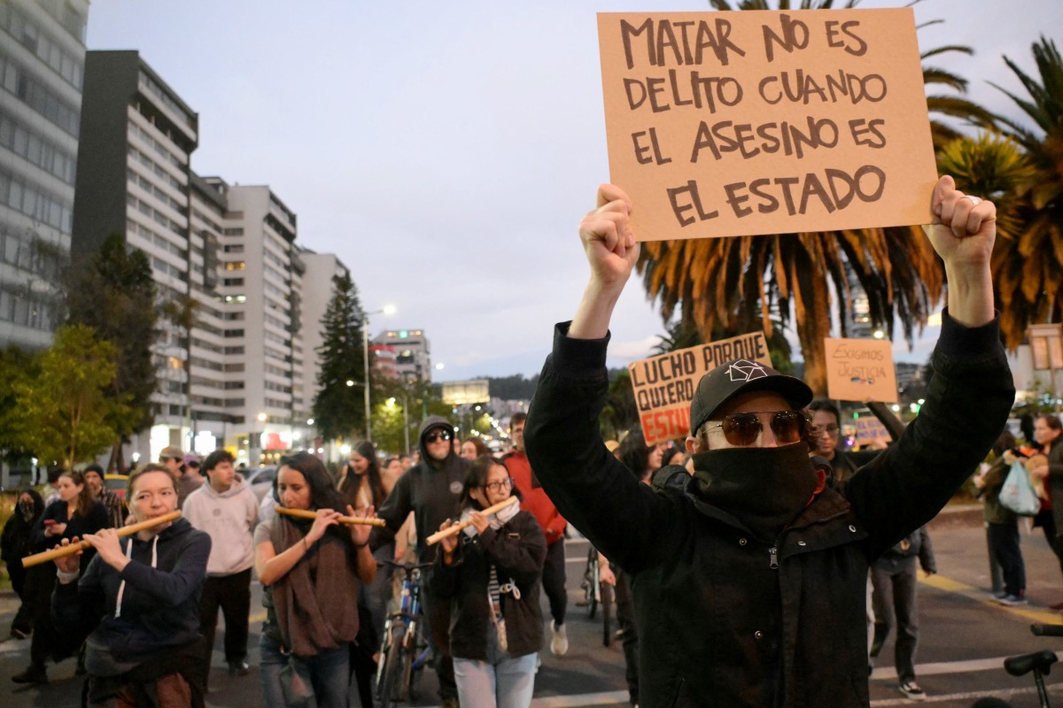 Presidente de Ecuador sale ileso de ataque a balazos a su caravana
