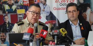 Oleaje causado por huracán Priscilla inunda zona hotelera de Puerto Vallarta; no hay lesionados