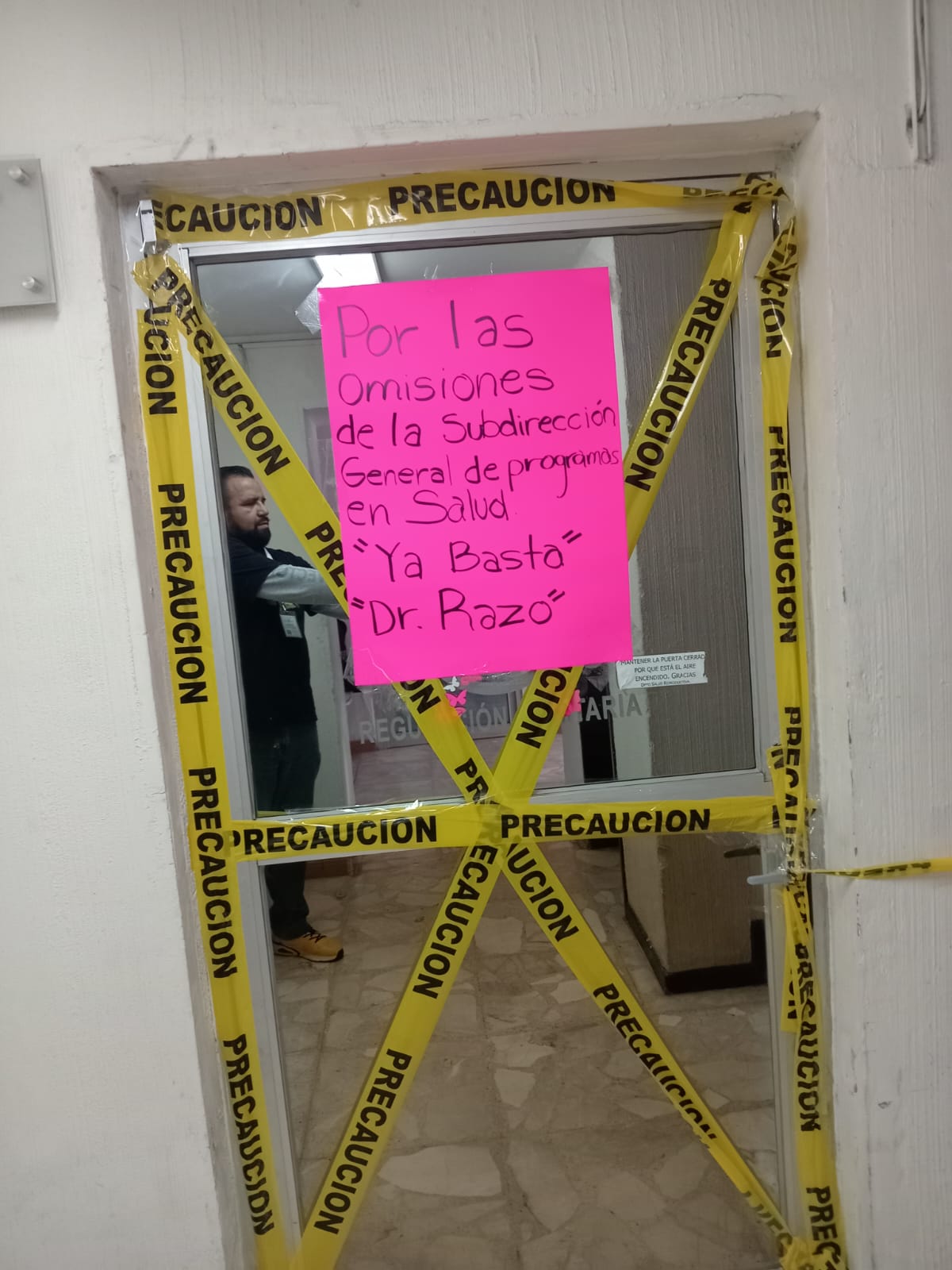 Por malos tratos de directivos, toman oficinas del OPD Salud Jalisco