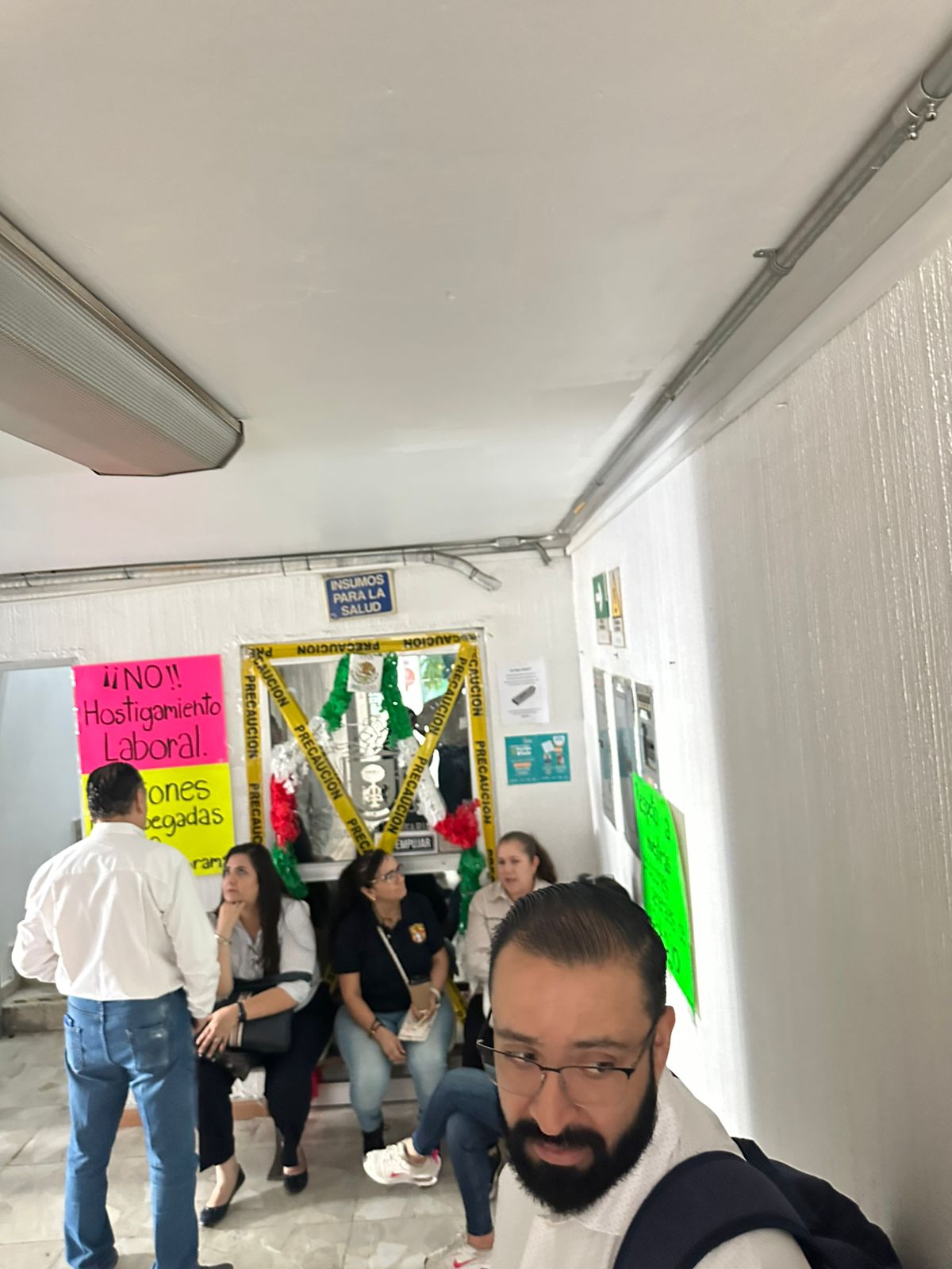 Por malos tratos de directivos, toman oficinas del OPD Salud Jalisco