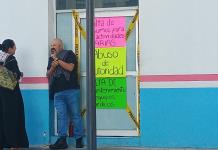 Por malos tratos de directivos, toman oficinas del OPD Salud Jalisco