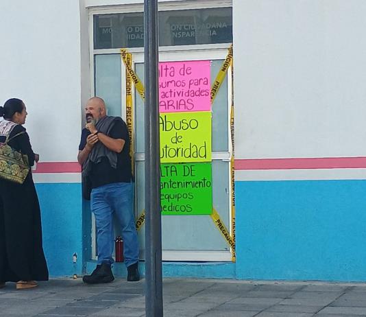 Por malos tratos de directivos, toman oficinas del OPD Salud Jalisco