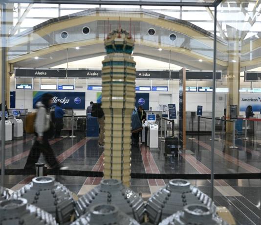 Los aeropuertos de EEUU sufren retrasos y cancelaciones a causa del cierre gubernamental