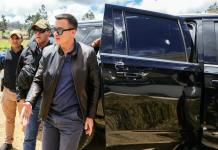 Presidente de Ecuador sale ileso de ataque a balazos a su vehículo