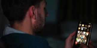 El acceso a redes sociales desde celulares, restringido intencionadamente en Afganistán