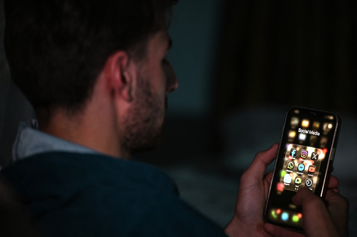 El acceso a redes sociales desde celulares, restringido intencionadamente en Afganistán