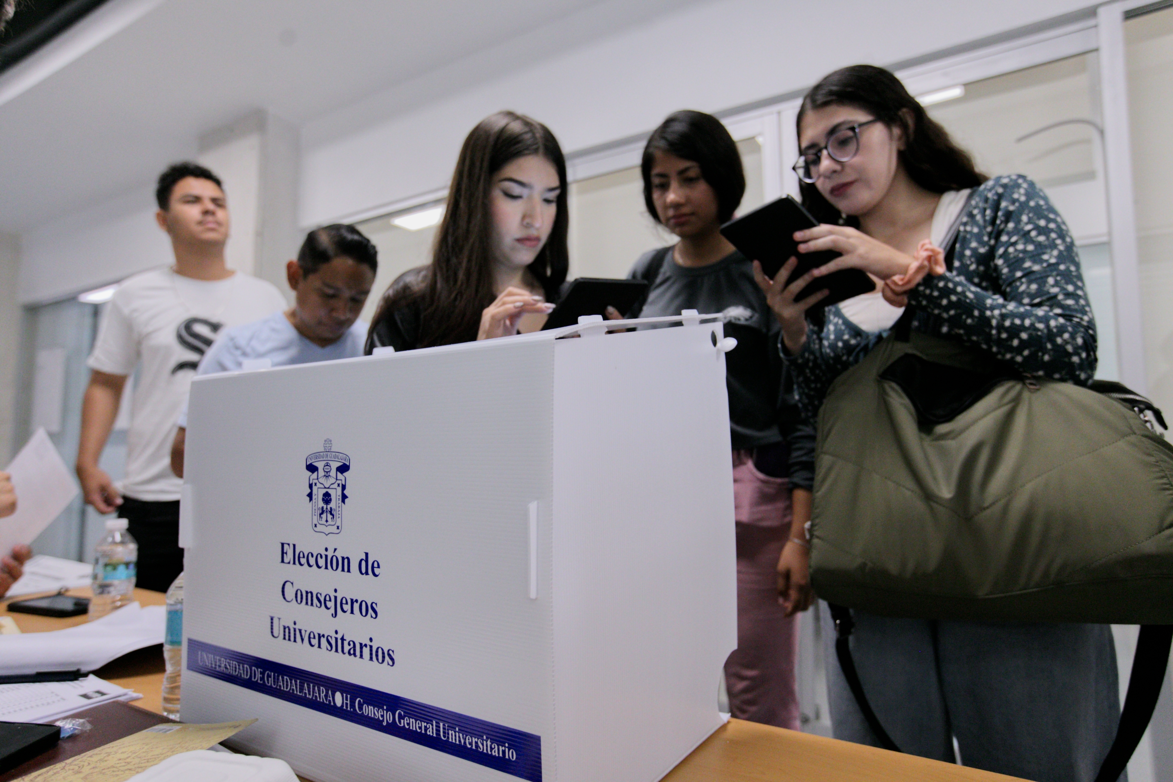 Octubre es el mes de elecciones para el cambio de la representación estudiantil en la UdeG