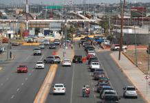 Largas filas en cruces fronterizos de norte de México por cierre de gobierno en EEUU