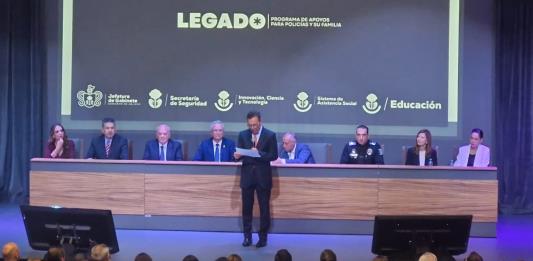 Jalisco beca a 259 hijos de policías; buscan dignificar la labor de los oficiales