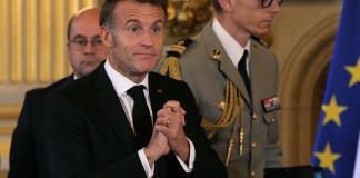 Macron reúne a los líderes políticos antes de nombrar a su primer ministro