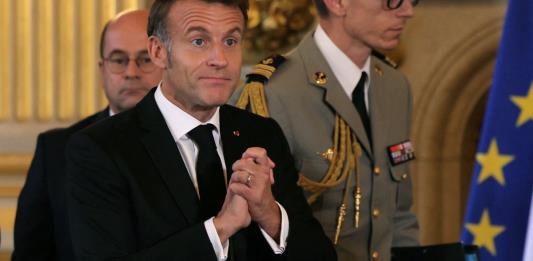 Macron reúne a los líderes políticos antes de nombrar a su primer ministro