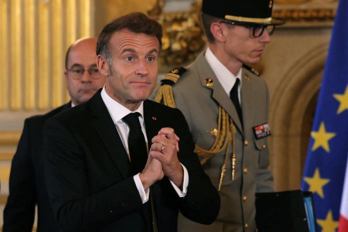 Macron reúne a los líderes políticos antes de nombrar a su primer ministro