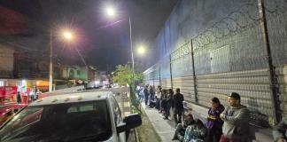 Fans acampan desde la madrugada por el concierto de Caifanes en las Fiestas de Octubre