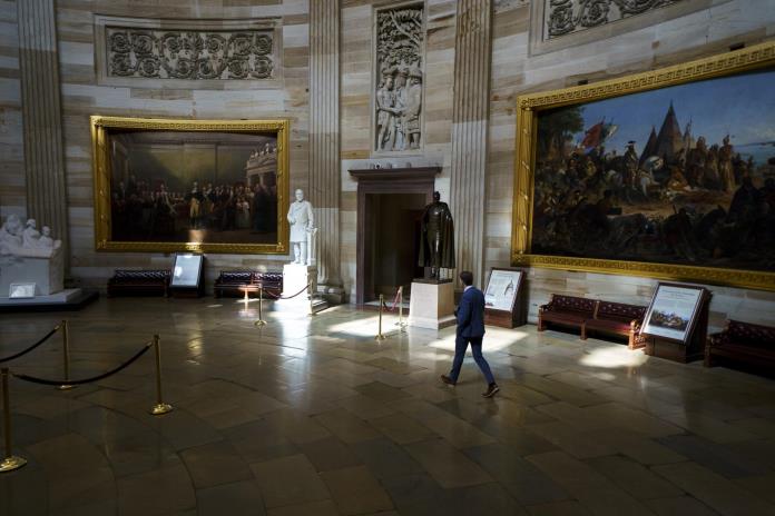 La Casa Blanca anuncia que comenzaron los despidos por el cierre del Gobierno de EE.UU.