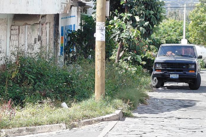 Vecinos de Tlaquepaque piden liberar banquetas en Cuyucuata