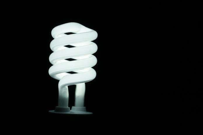 Las personas ahorran más energía en casa cuanto más capaces se ven de hacerlo