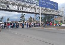 Vecinos de Santa María Tequepexpan cierran Periférico en demanda de estación de Peribús