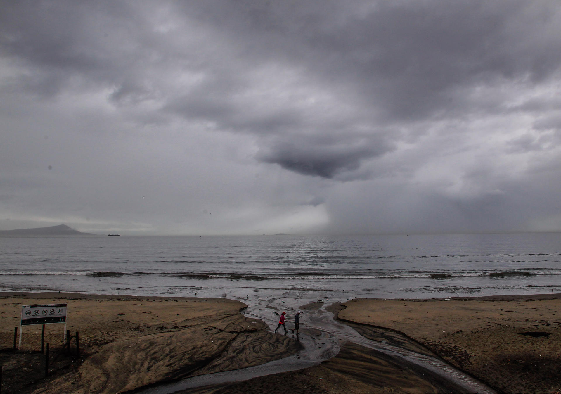 Prevén que la tormenta Raymond toque tierra como depresión tropical en México
