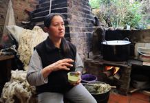 Romper el estigma de la hoja de coca con lana y color, la meta de Tinta Dulce en Colombia