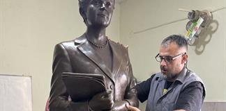 Irene Robledo, un emblema para el espíritu transformador de la UdeG, tiene su estatua en Rectoría